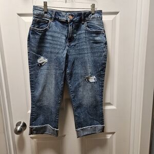 Maurices distressed denim capri - size 8